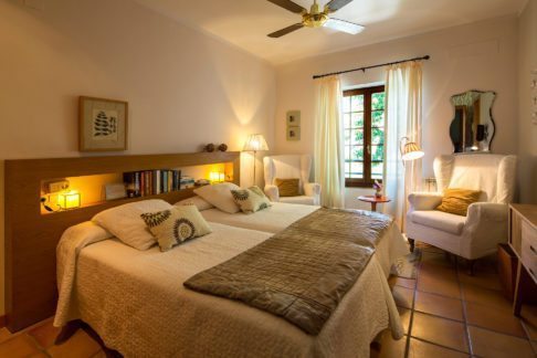 Romantic Hotel in Granada, hotel room