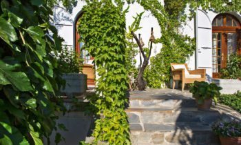 Acceso a Habitaciones exteriores de Alojamiento en Granada
