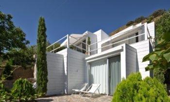 Fachada moderna de hoteles cerca de granada