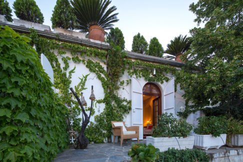 Acceso Habitaciones exteriores Hotel Boutique en Granada